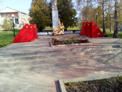 Мемориальный комплекс 950 воинам-землякам, погибшим в Великой Отечественной войне.